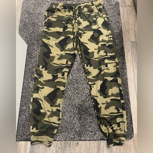 Camo knit pants